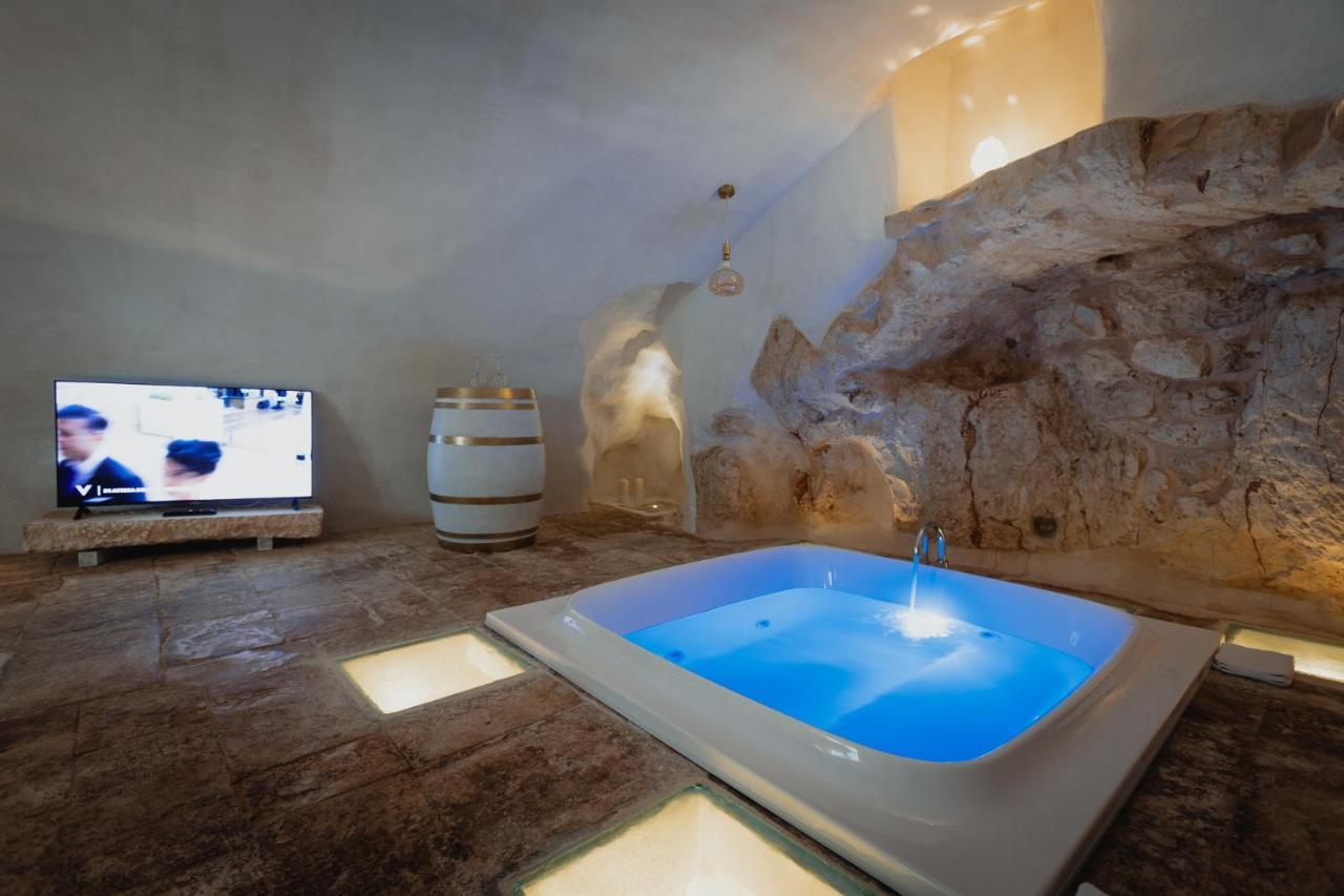 Arquati Suite Luxury Apartment Ostuni Bagian luar foto