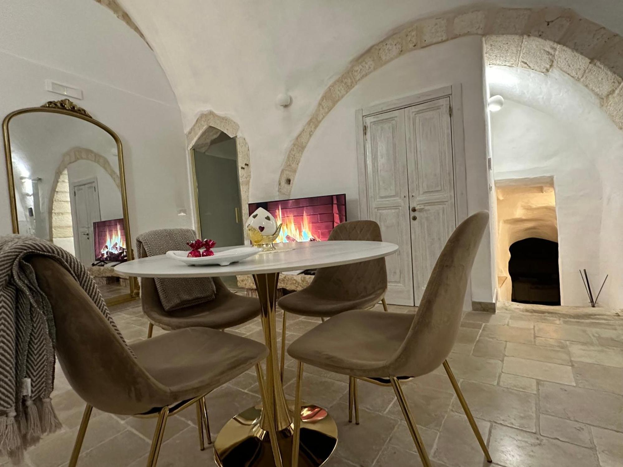 Arquati Suite Luxury Apartment Ostuni Bagian luar foto