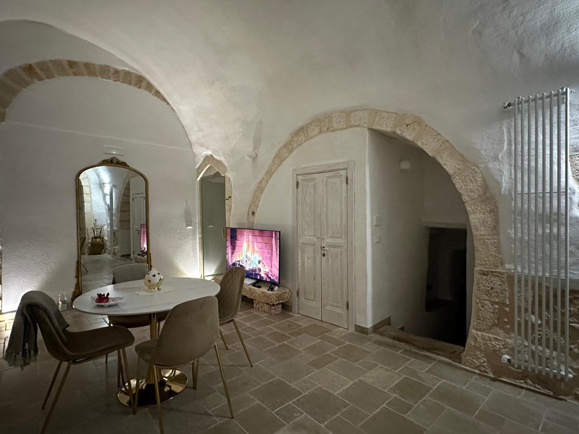 Arquati Suite Luxury Apartment Ostuni Bagian luar foto