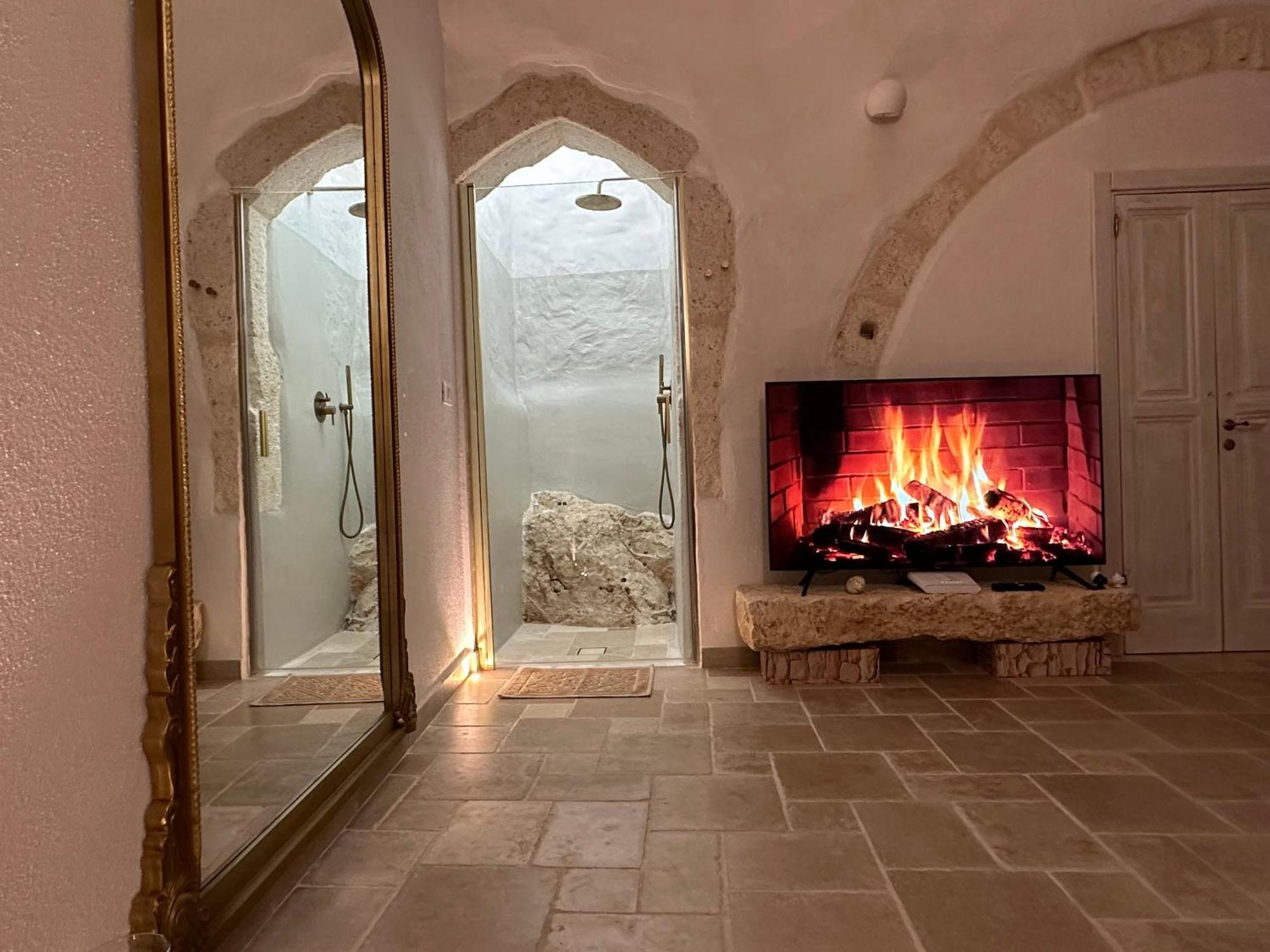 Arquati Suite Luxury Apartment Ostuni Bagian luar foto