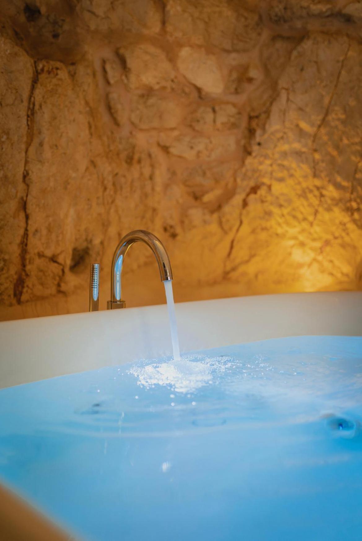 Arquati Suite Luxury Apartment Ostuni Bagian luar foto