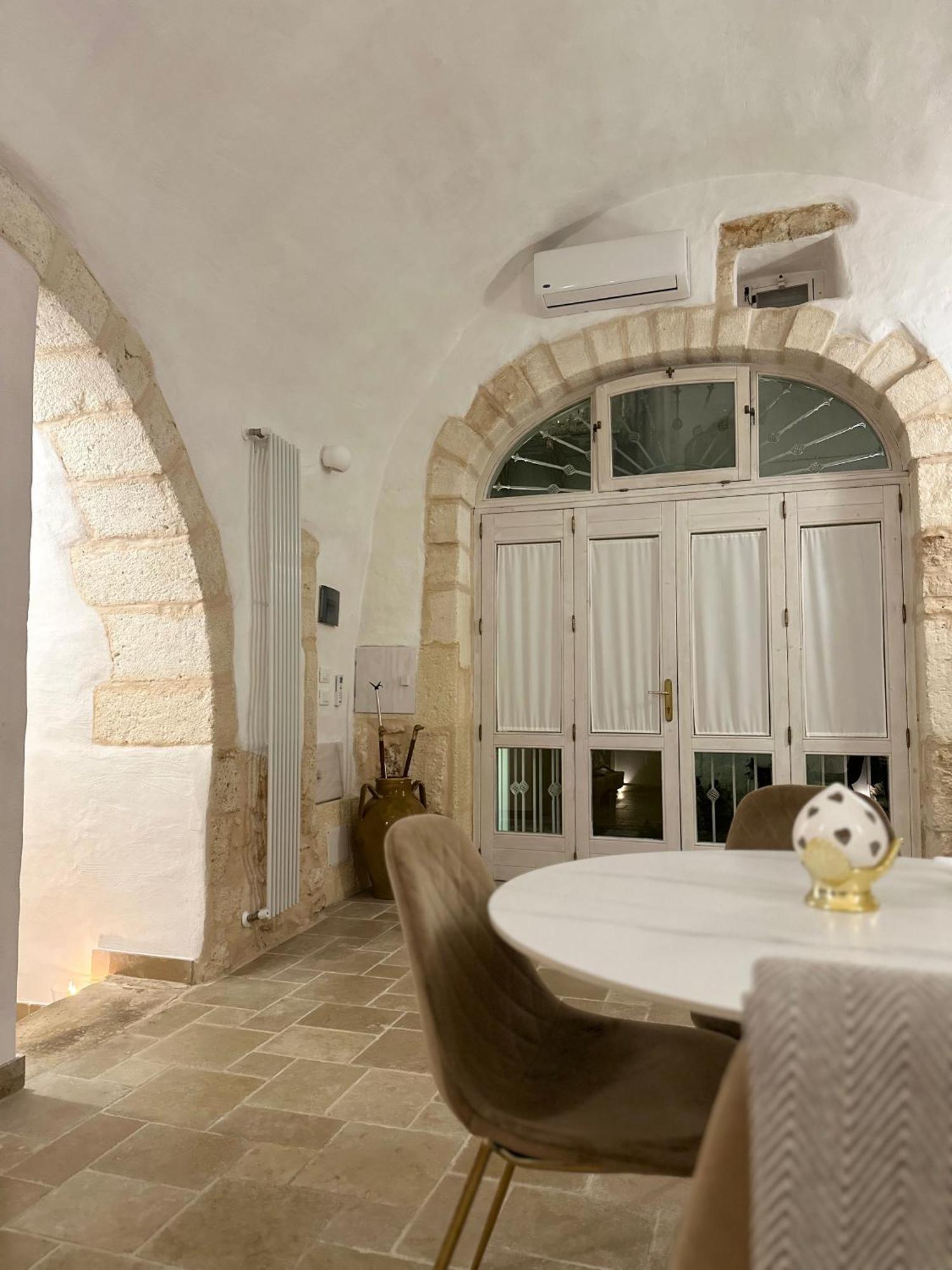 Arquati Suite Luxury Apartment Ostuni Bagian luar foto