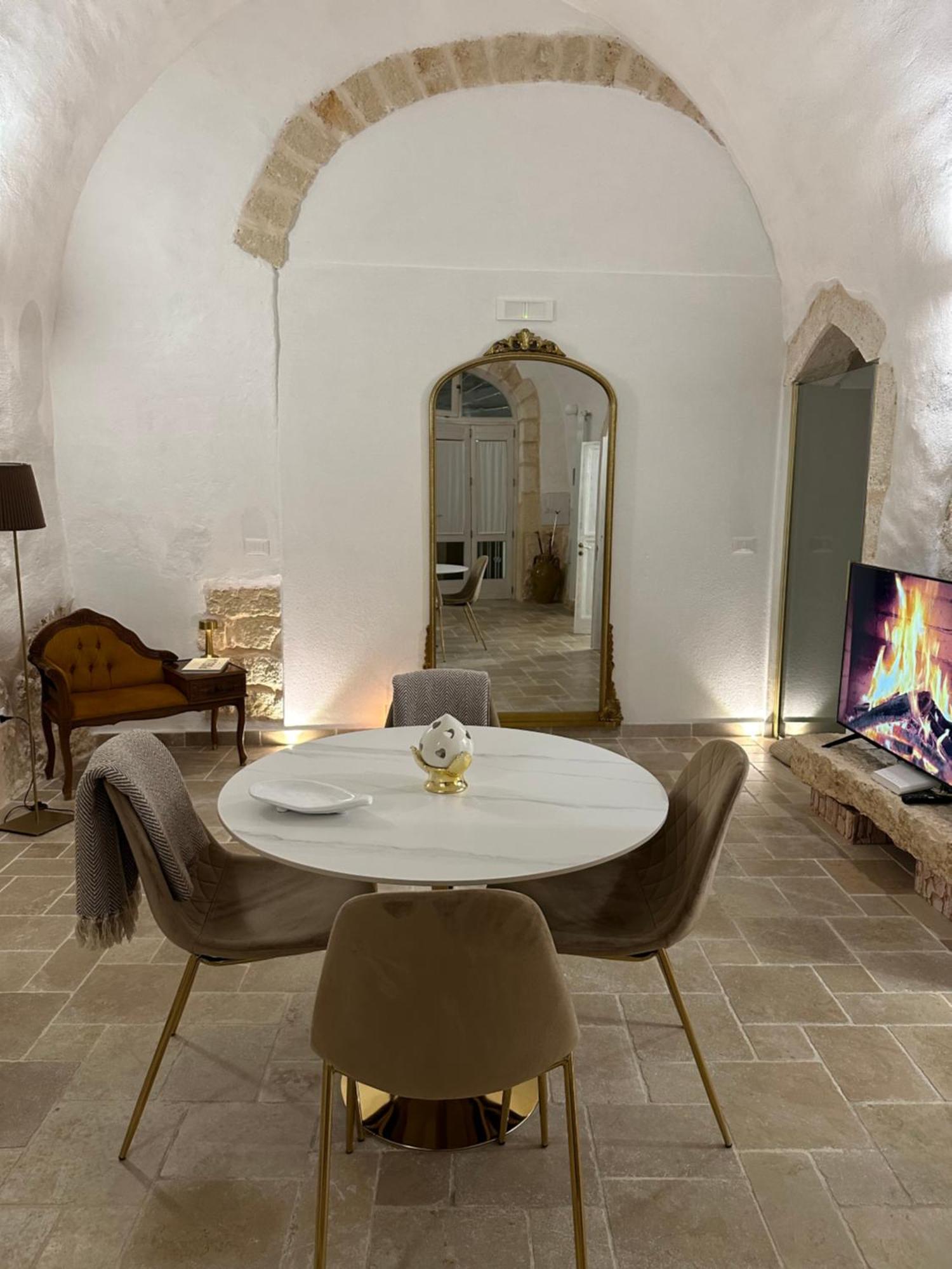 Arquati Suite Luxury Apartment Ostuni Bagian luar foto