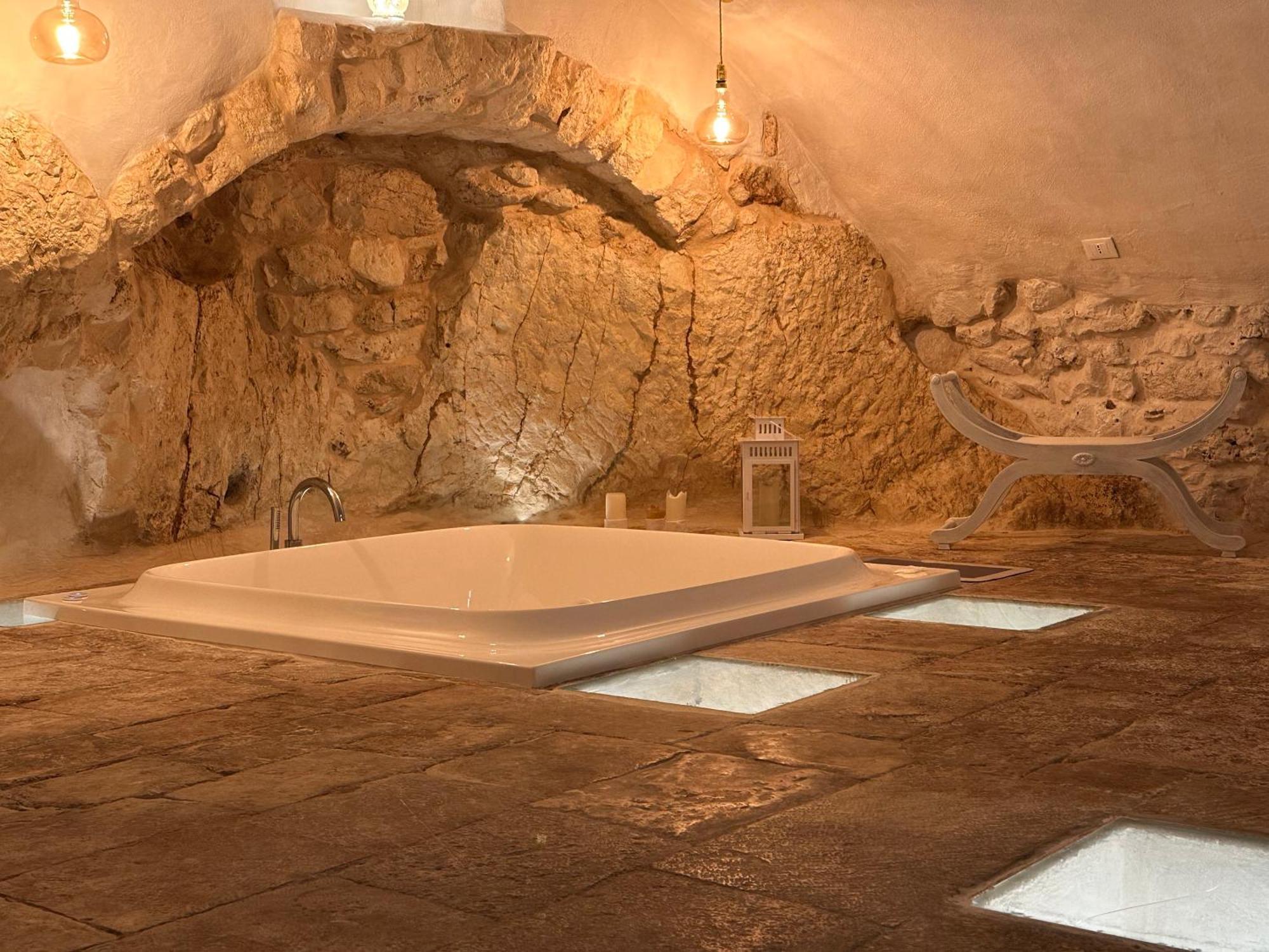 Arquati Suite Luxury Apartment Ostuni Bagian luar foto