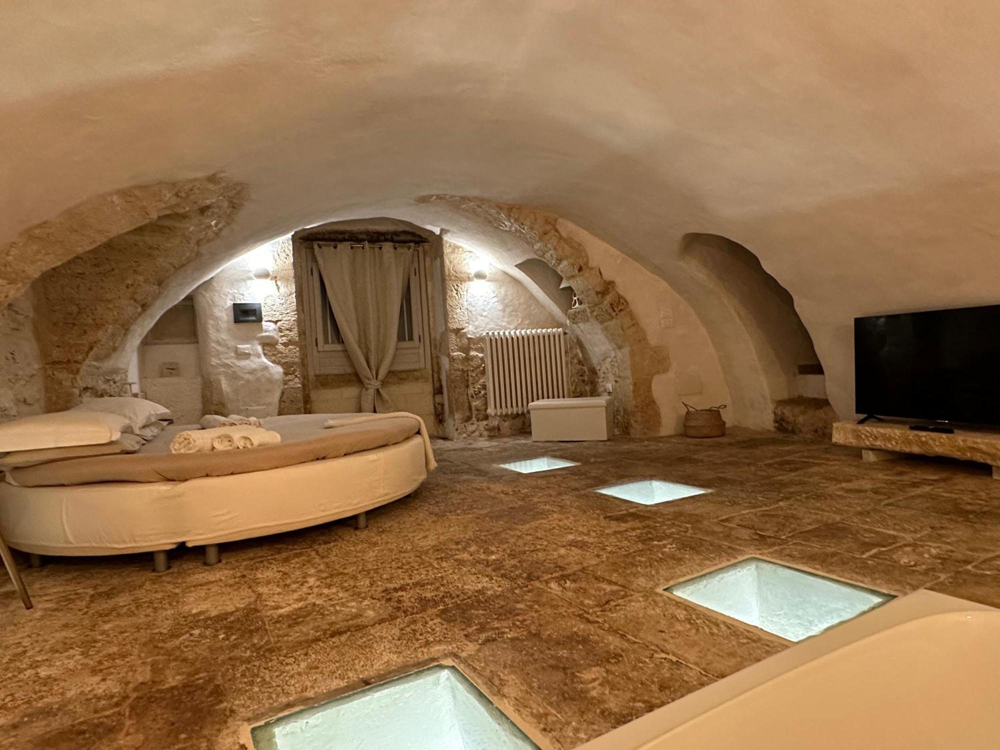 Arquati Suite Luxury Apartment Ostuni Bagian luar foto