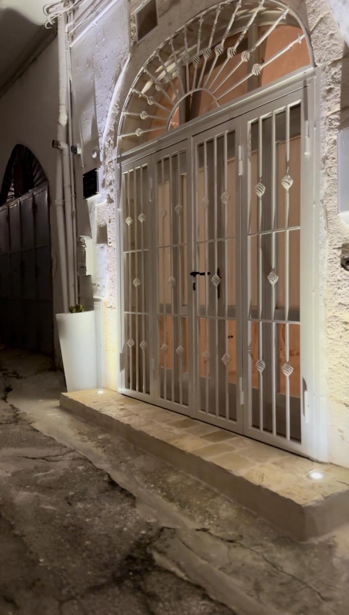 Arquati Suite Luxury Apartment Ostuni Bagian luar foto