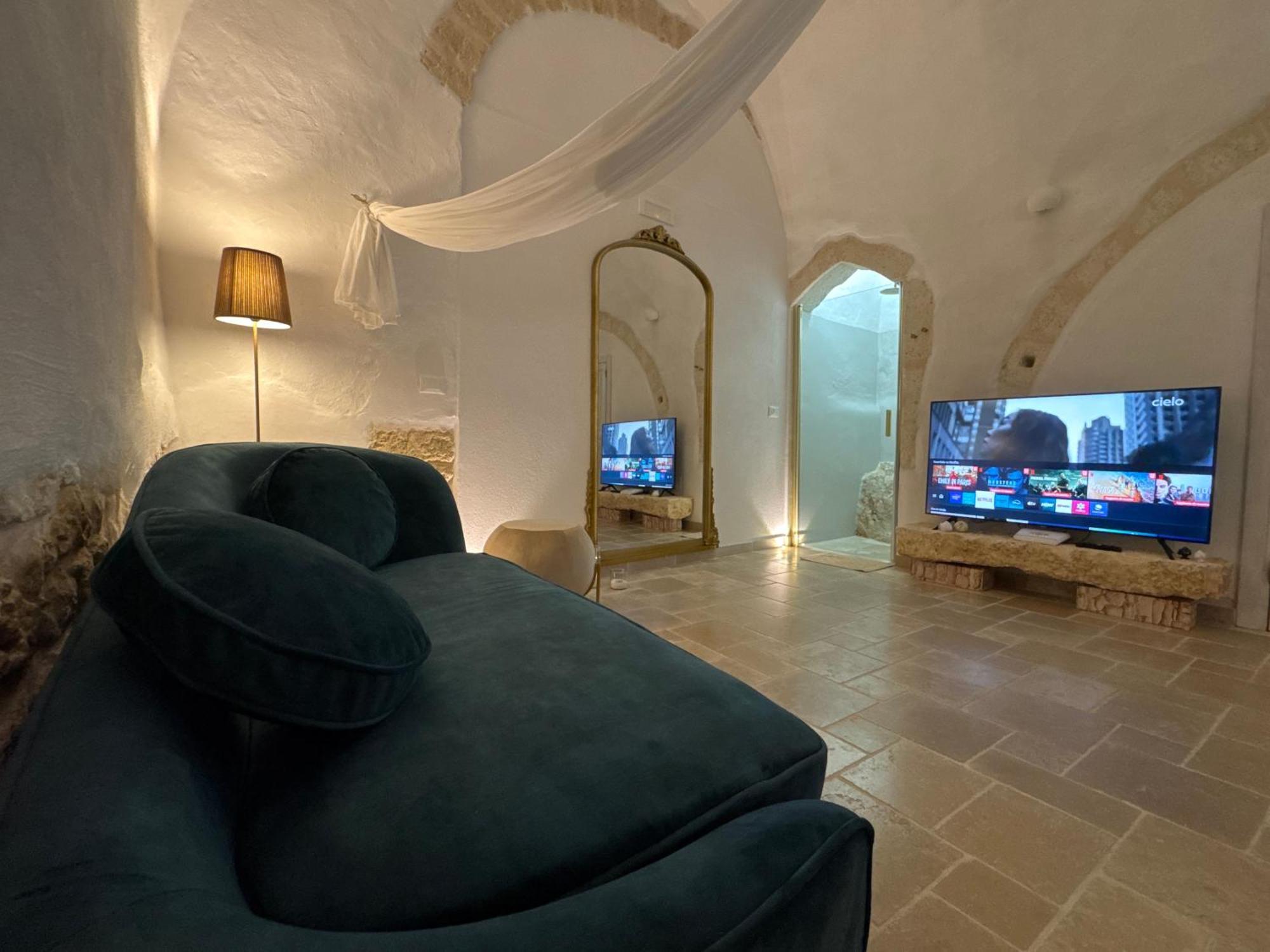 Arquati Suite Luxury Apartment Ostuni Bagian luar foto